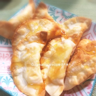 おつまみにもおやつにも♡餃子の皮でハニーチーズパイ